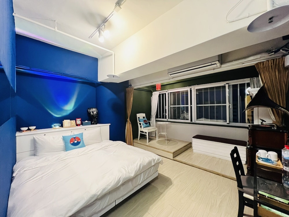 GALLERY, DOUBLE BED