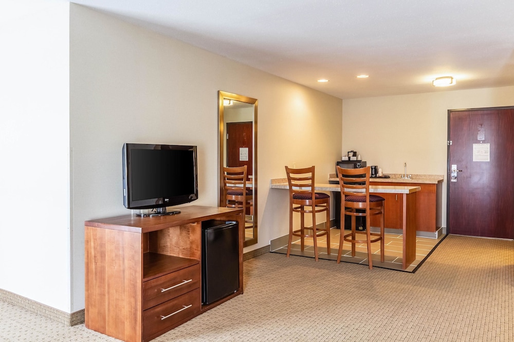 Comfort Inn & Suites Gillette near Campbell Medical Center 35/44