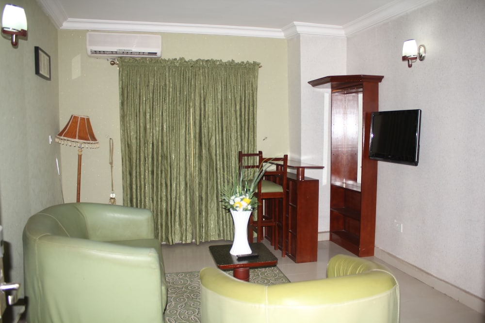 Bestway Luxury Suites 10/22