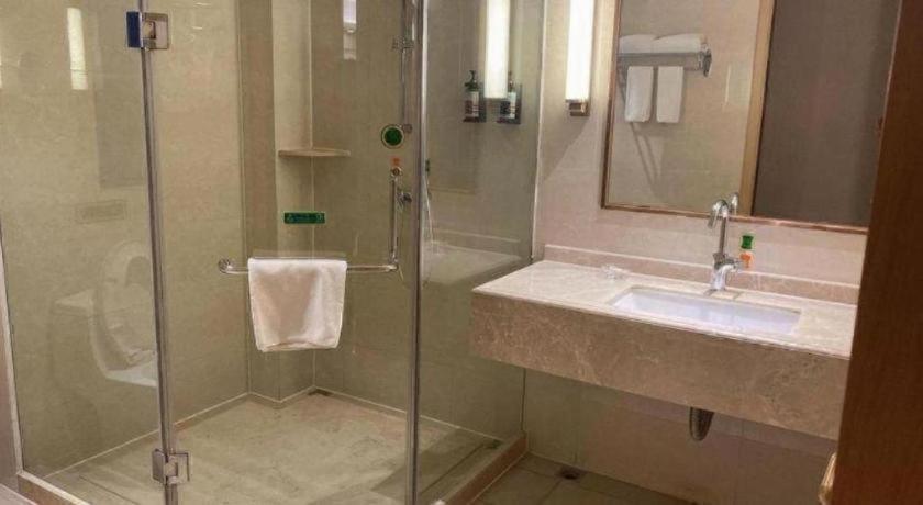Vienna Hotel (Guangzhou Panyu Plaza) 56/58
