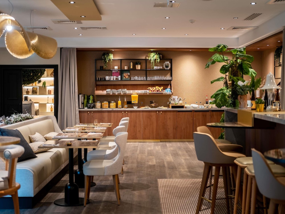 restaurant cafeteria