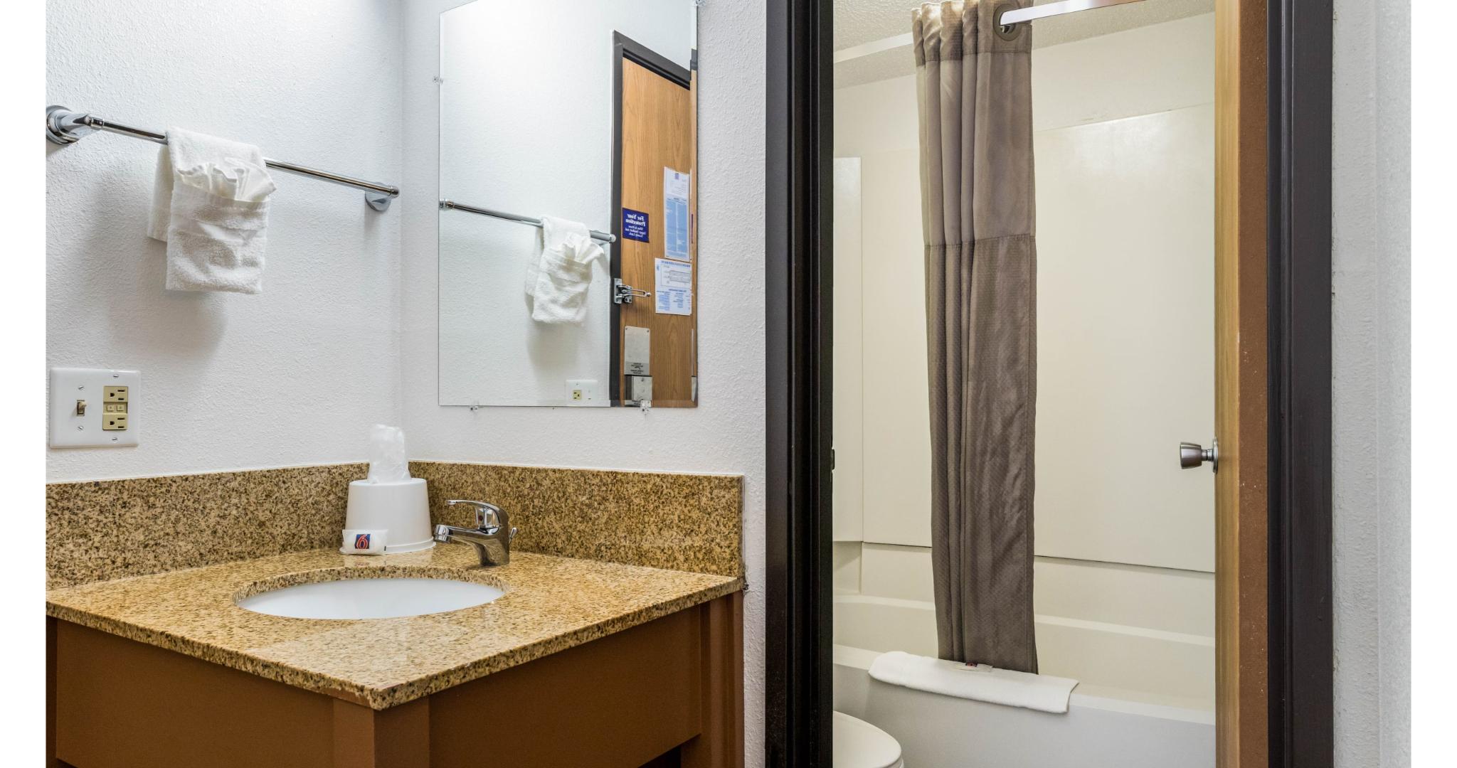 غرفة رباعية بسريرين مزدوجين، Motel6 Elk Grove Village, IL 3/4