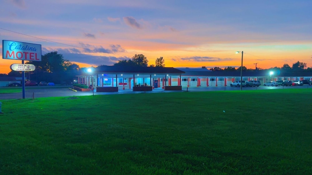 Catalina Airport Motel 37/42