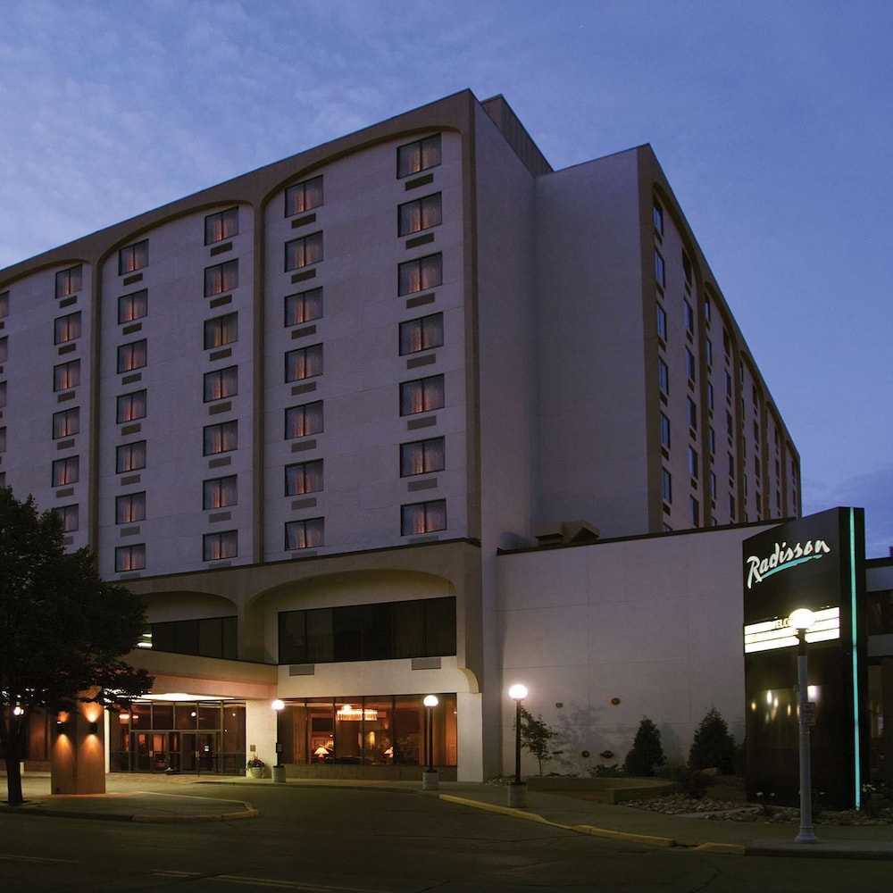 Radisson Hotel Bismarck 1/44
