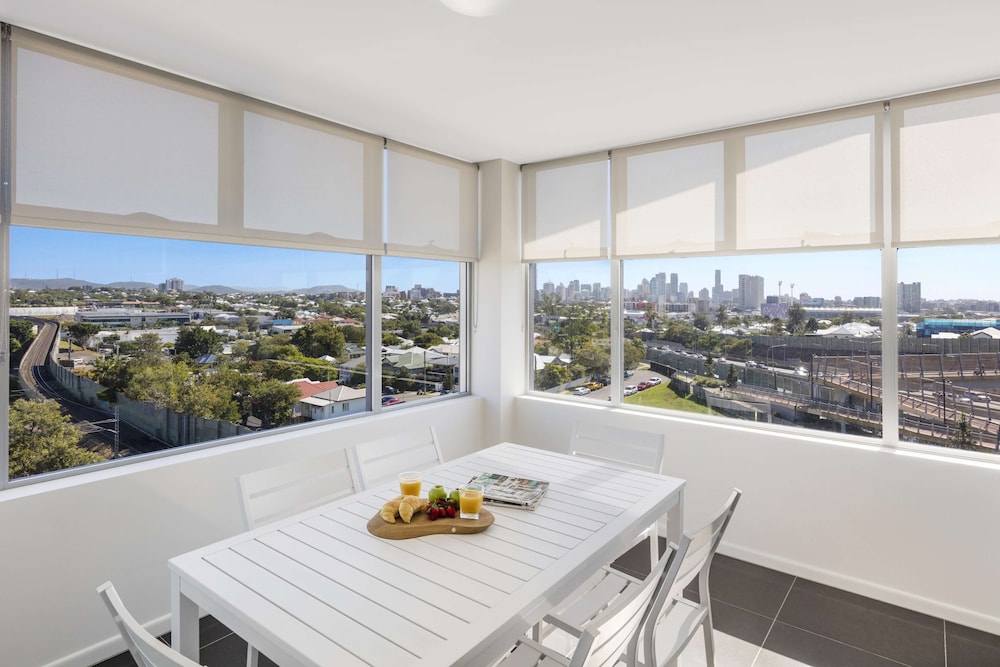 Oaks Brisbane Woolloongabba Suites 38/73