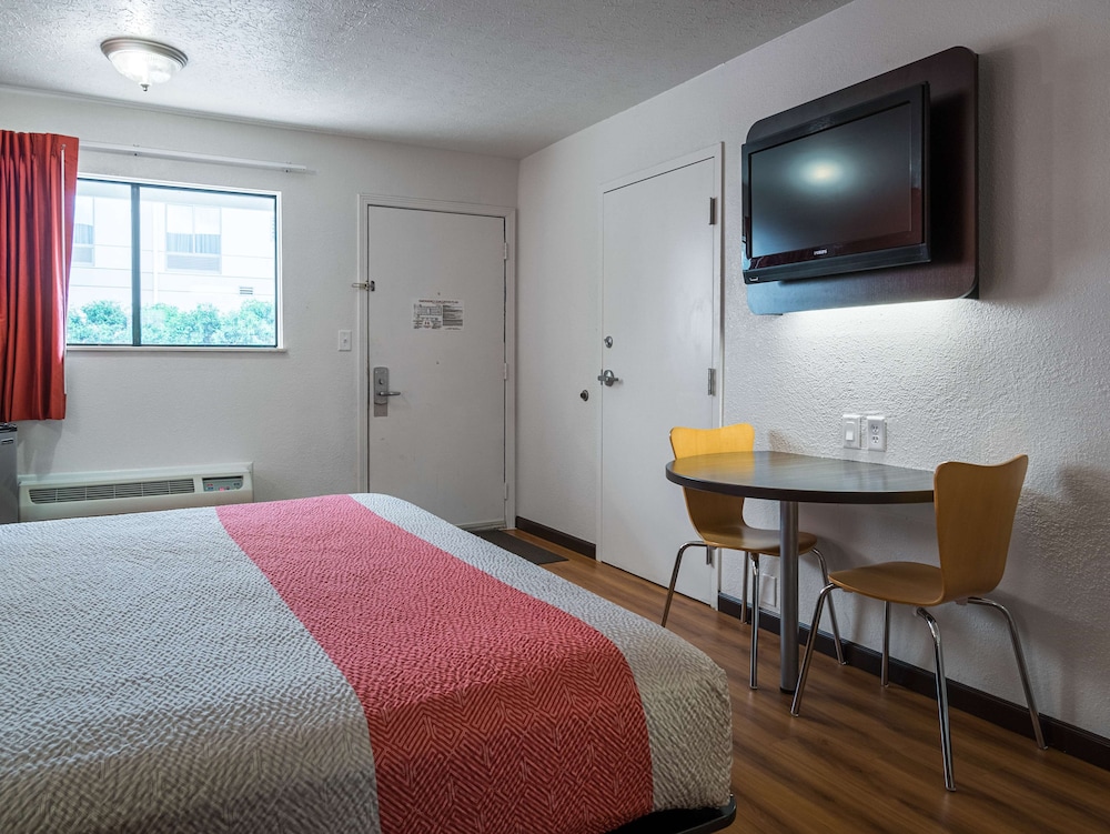 Motel6 Columbus, OH - OSU 36/54