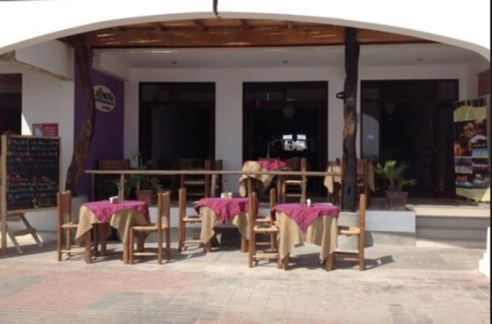 BAMBOO LODGE PARACAS 6/52