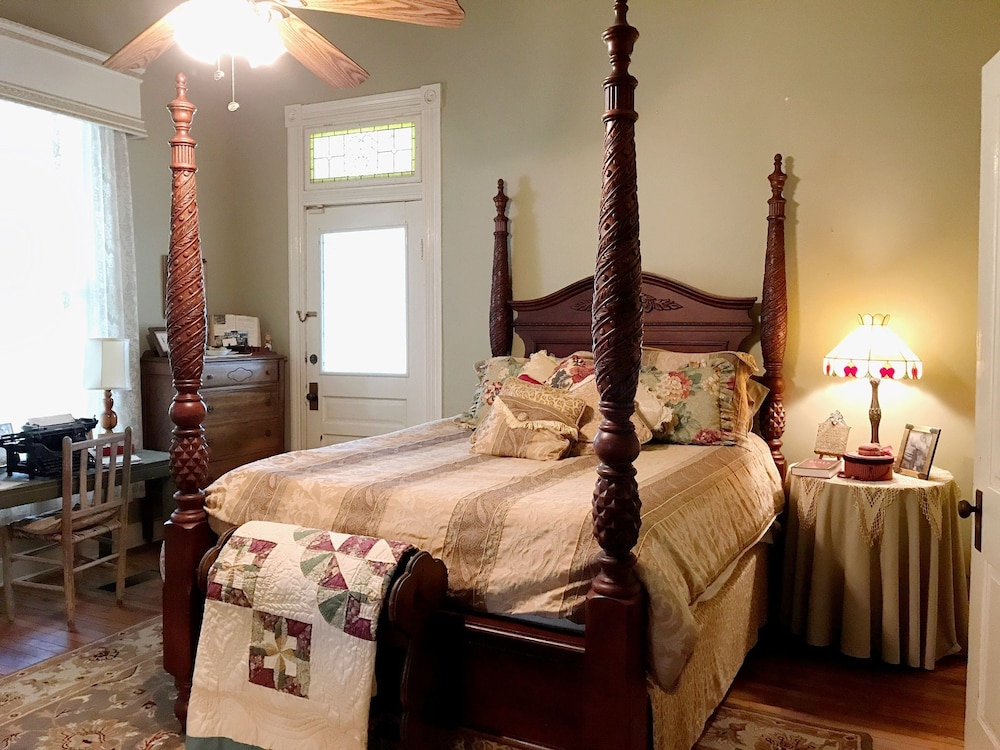 Clyde and Marie s Bed & Breakfast 24/36