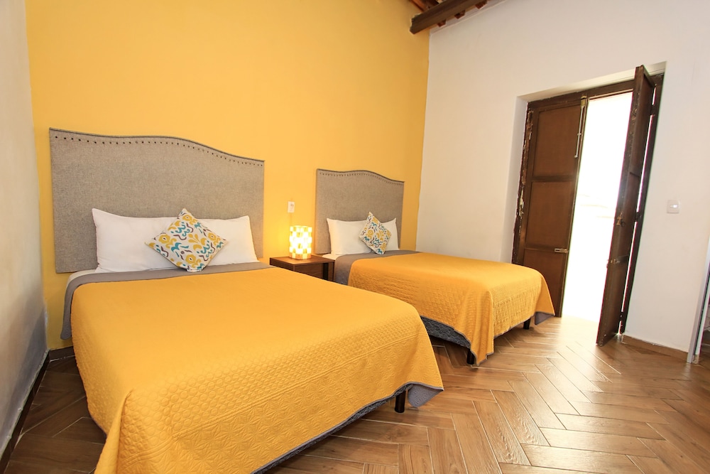 BASIC, QUADRUPLE, 2 DOUBLE BEDS