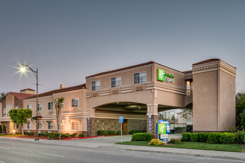 Holiday Inn Express Hotel Suites Santa Clara 55/58