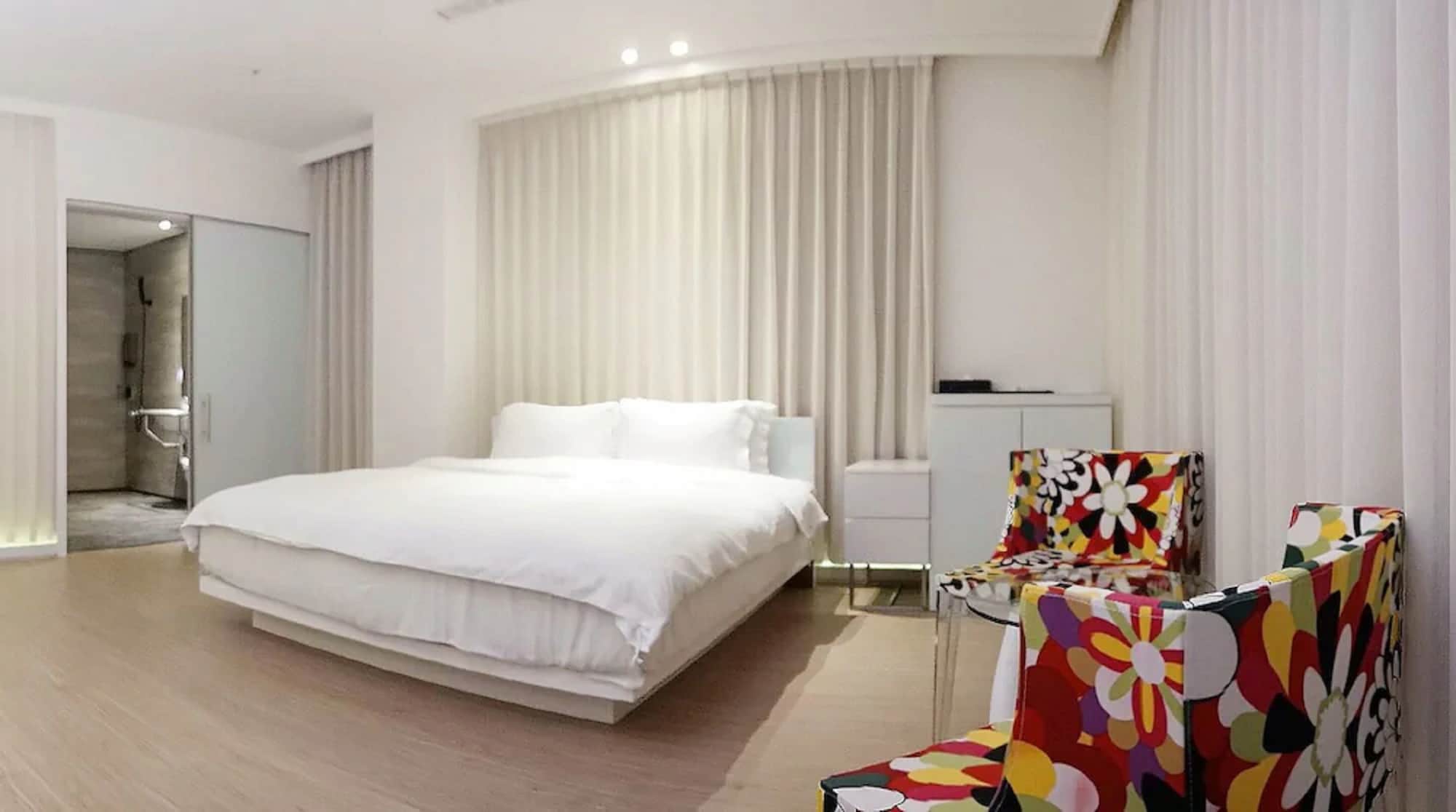 LUXURY, DOUBLE BED