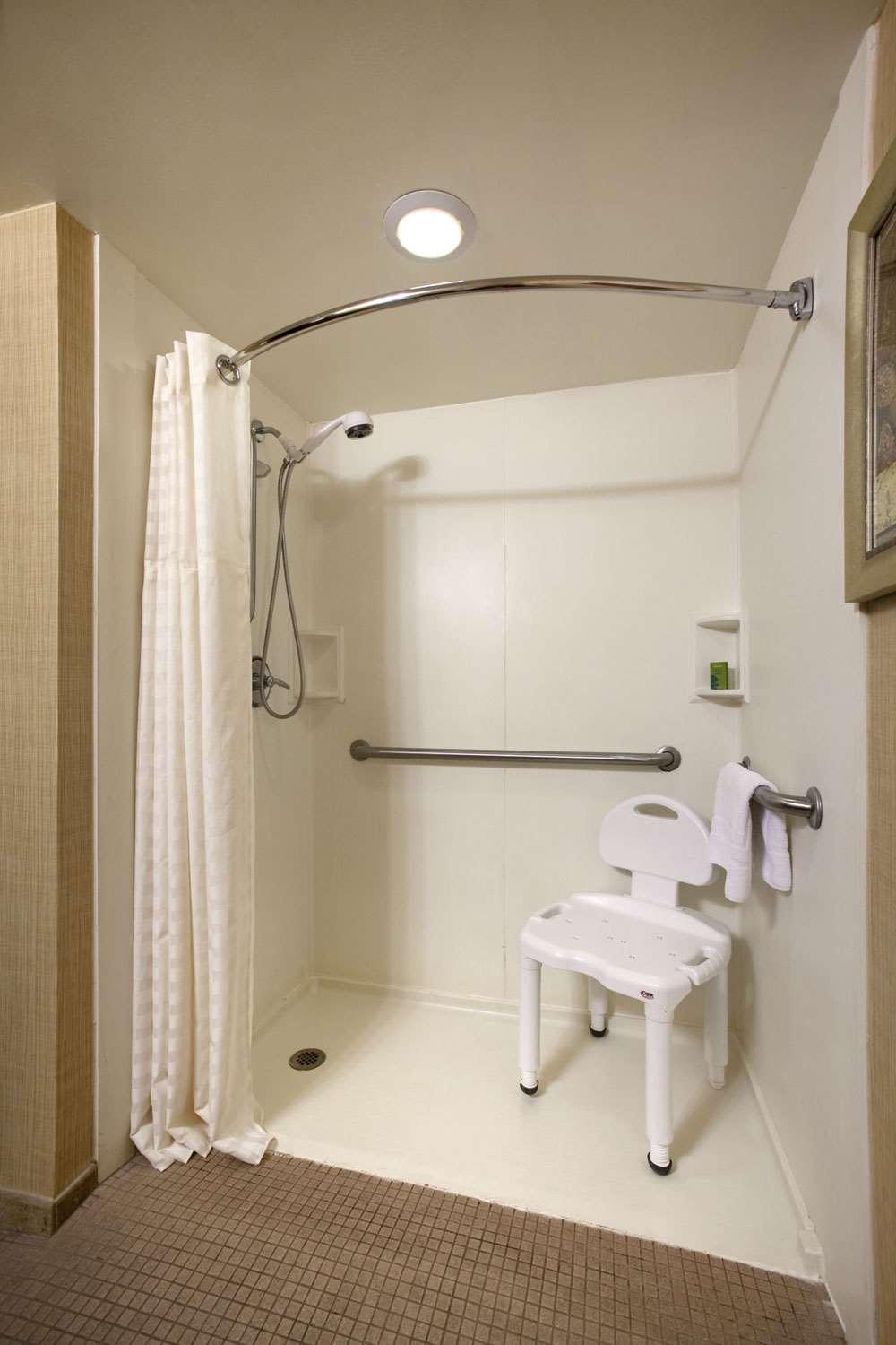 Embassy Suites by Hilton Columbia Greystone 66/67