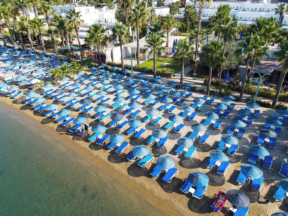 Nagi Beach Hotel 55/70