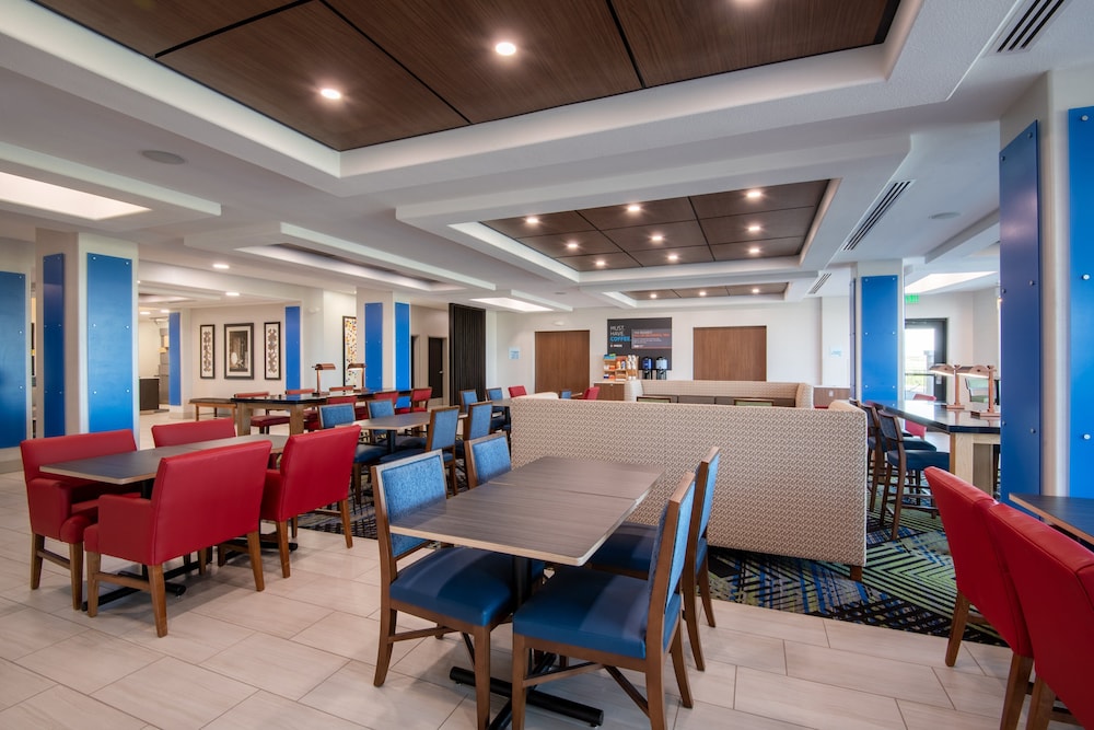 Holiday Inn Express Hotel Suites Yuma 59/79