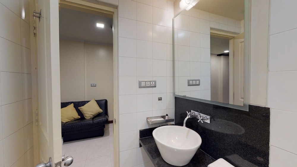 37th Crescent Hotel 49/50