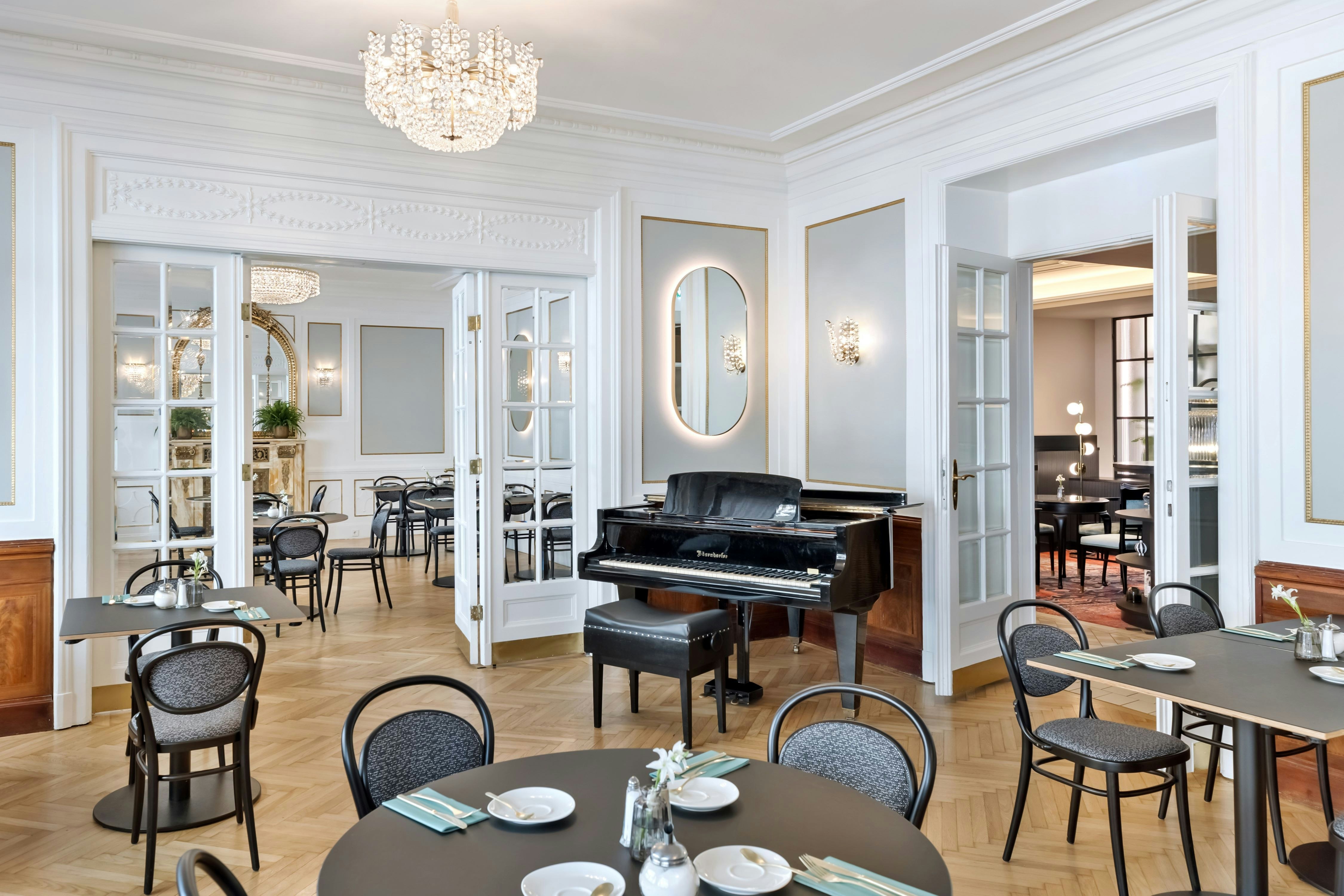 Hotel Astoria Vienna, Curio Collection by Hilton 37/54
