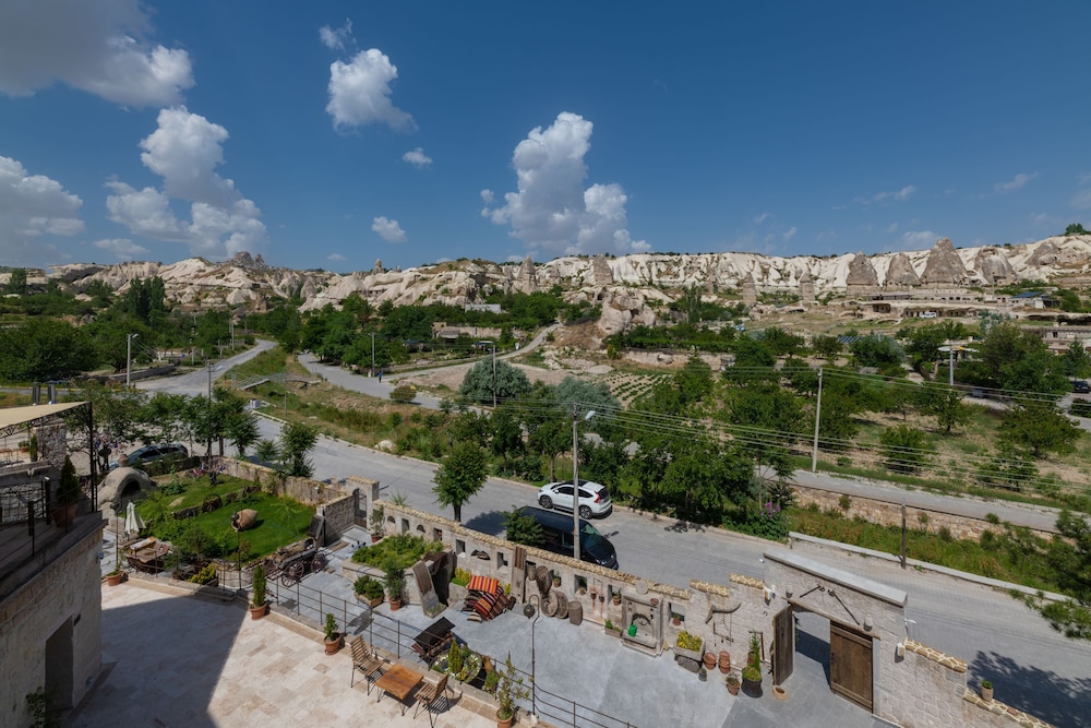 Hera Cave Suites 32/50
