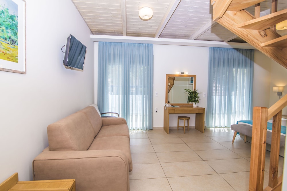 Grand Theoni Hotel Suites And Spa 43/71