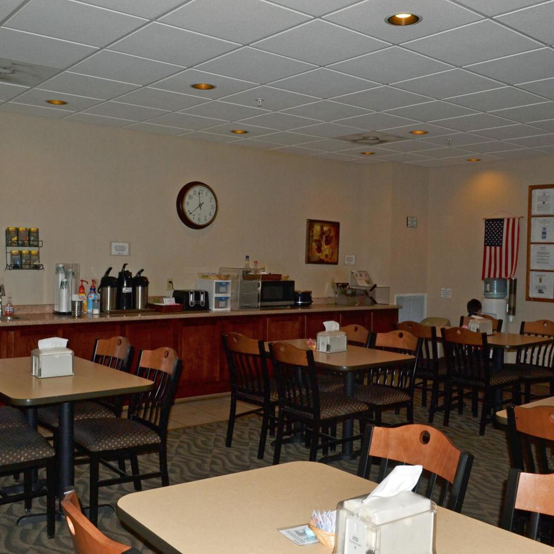 Paola Inn And Suites 37/47