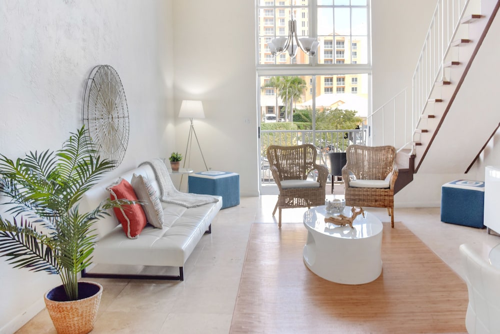 Coral Reef Suites 32/75