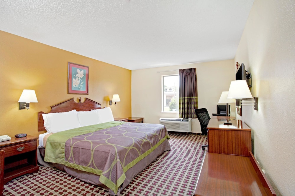 Super 8 by Wyndham Forrest City AR 9/22