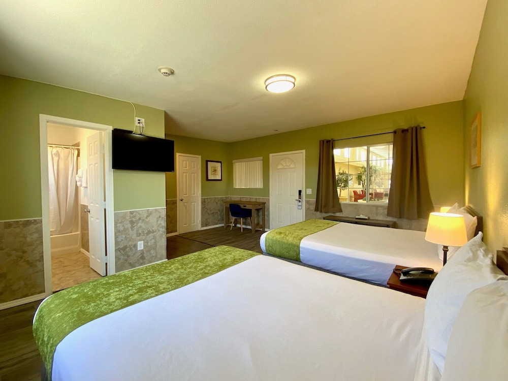 Europa Inn & Suites 24/40