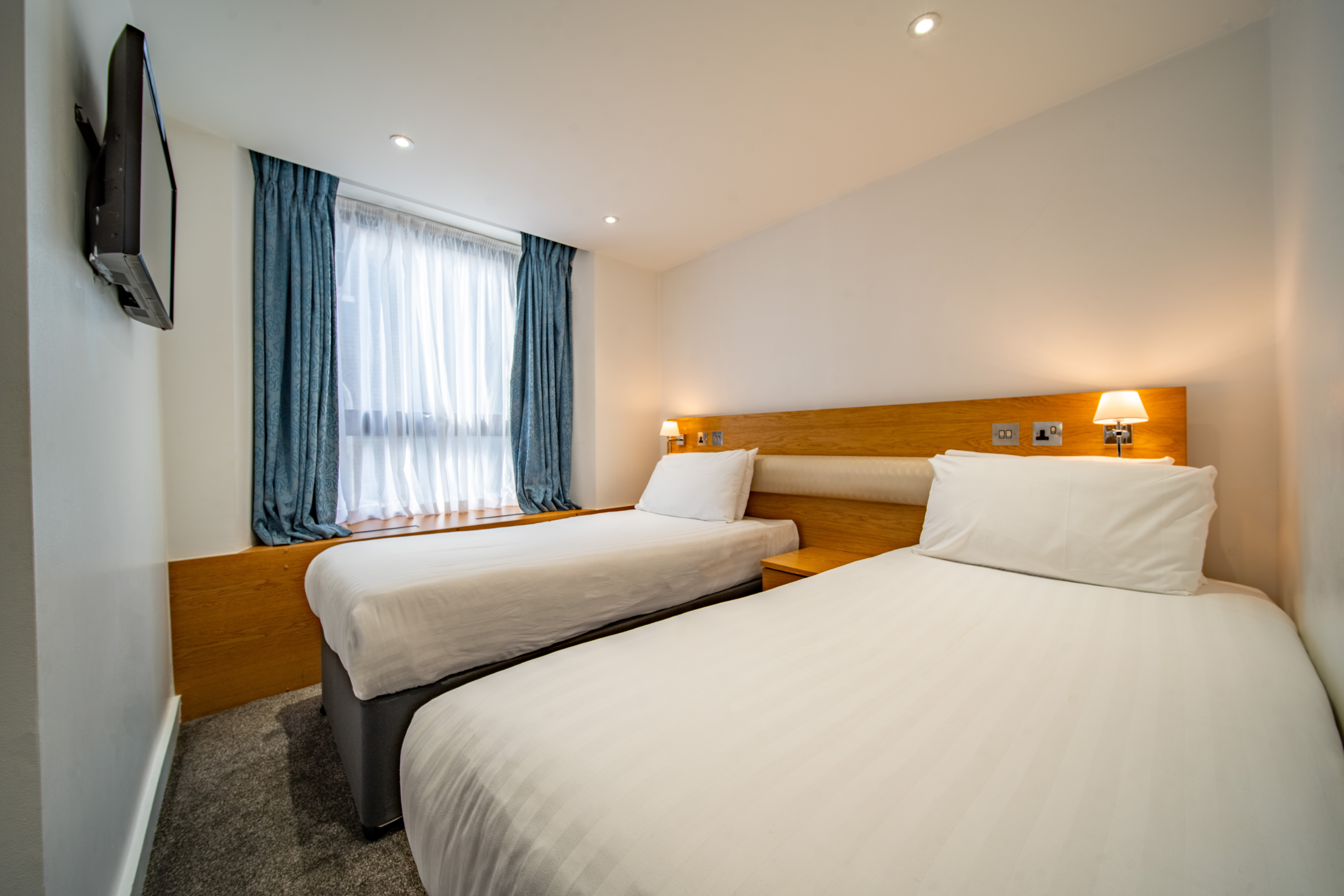 Deluxe, Twin Beds