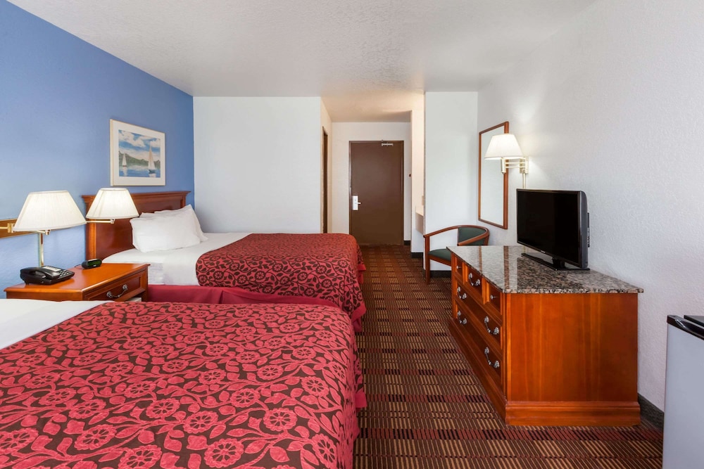 Days Inn By Wyndham Holland 3/35
