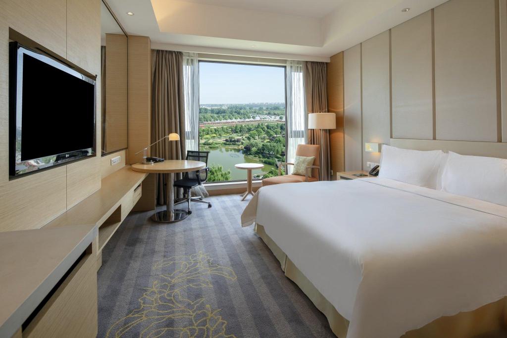 Standard, King Bed, Central Building