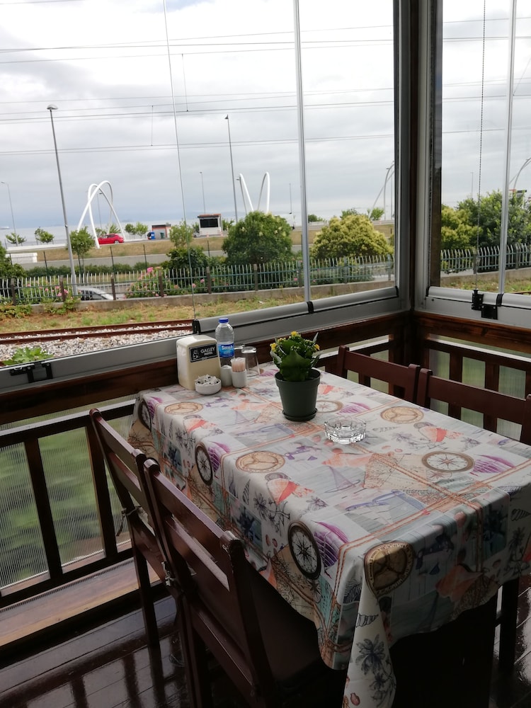 Galley Hotel 33/50