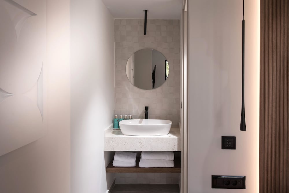 Noble Hotel Suites 50/50