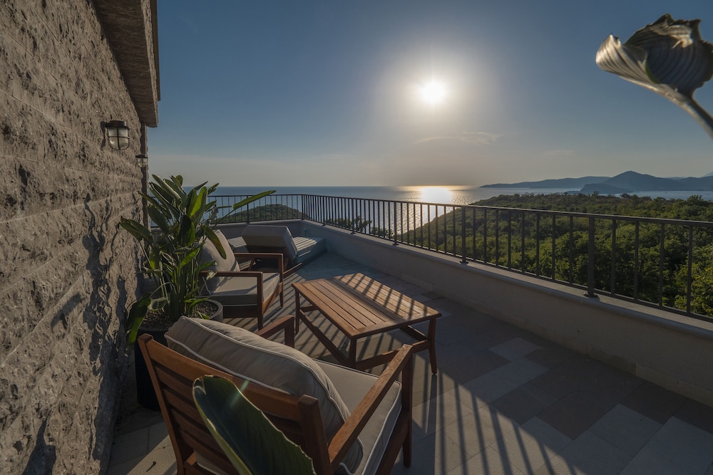 Vivid Blue Serenity Resort (Adult Only) 75/76