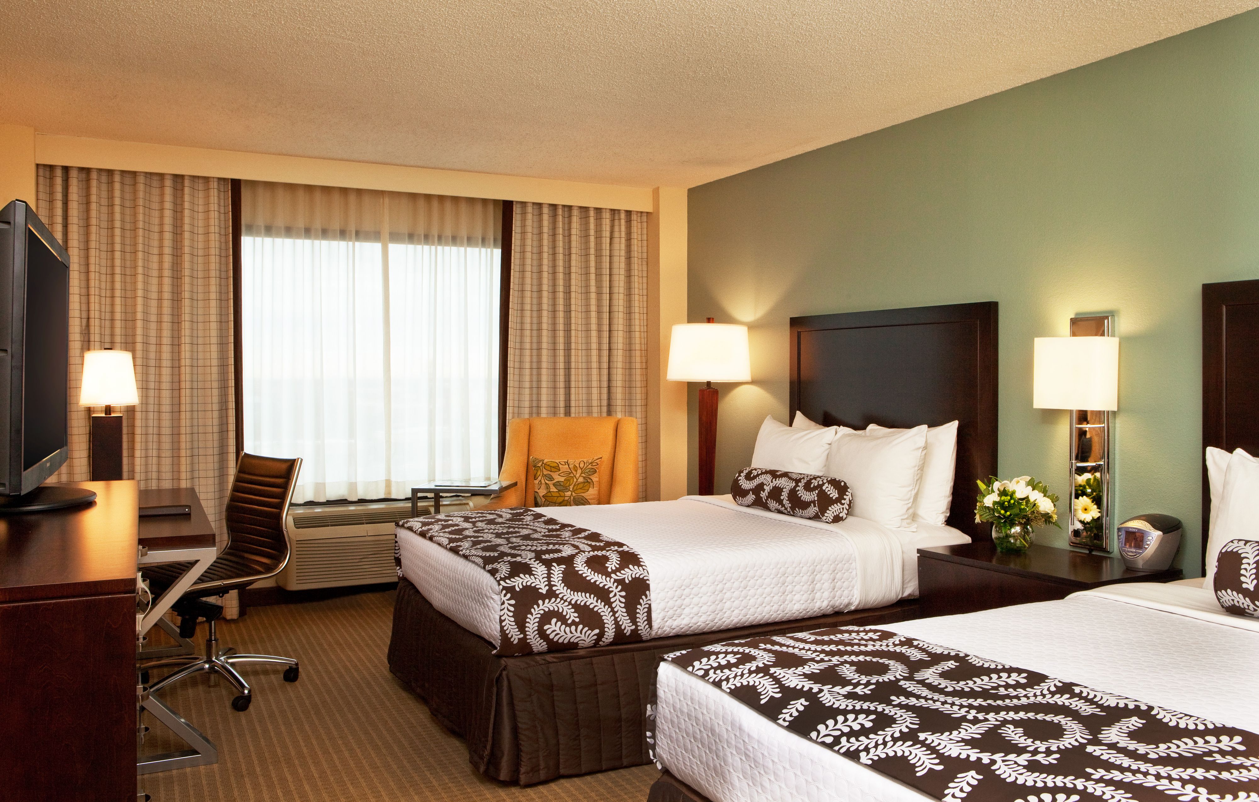 DELUXE, DOUBLE BED, BATHTUB, ACCESSIBLE