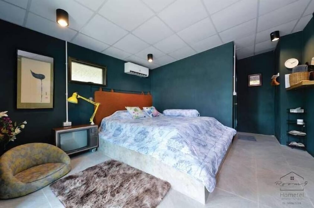 Room 9 Hometel 12/50