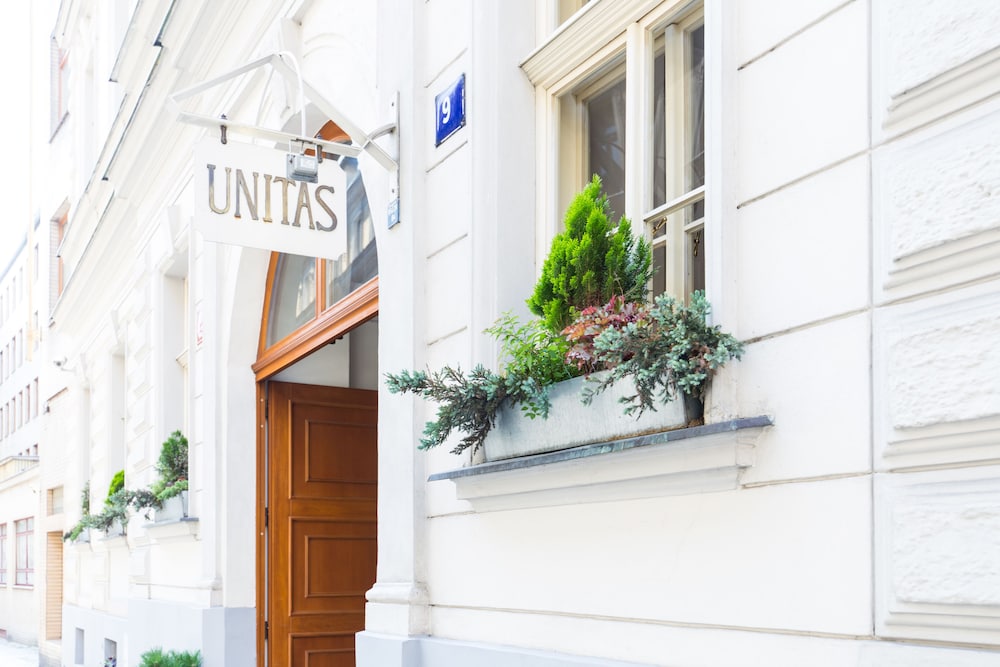 Unitas Hotel 6/55