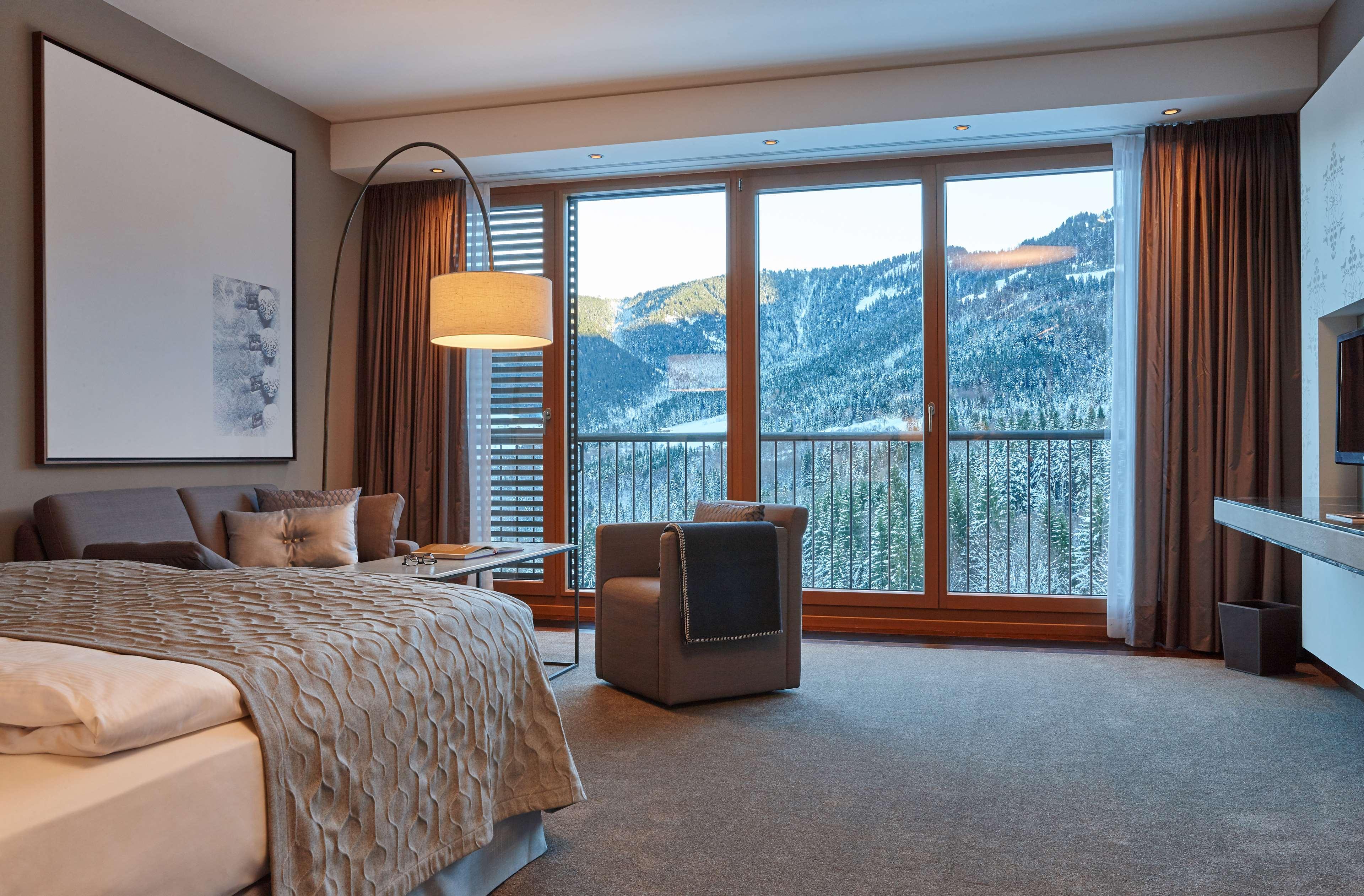 Room, Double or Twin Bed, Mountain View