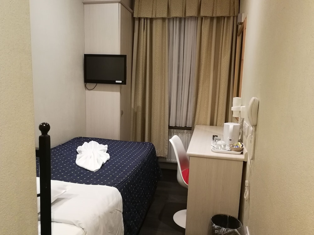 Central Hotel 29/73