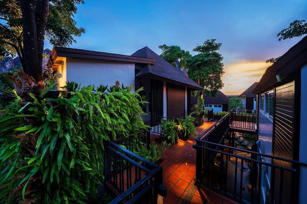 The Cliff Elegance Resort 24/35