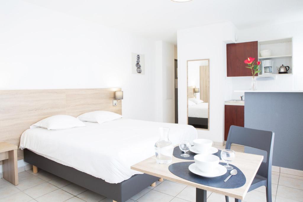 Upgrade, Double and Twin Beds