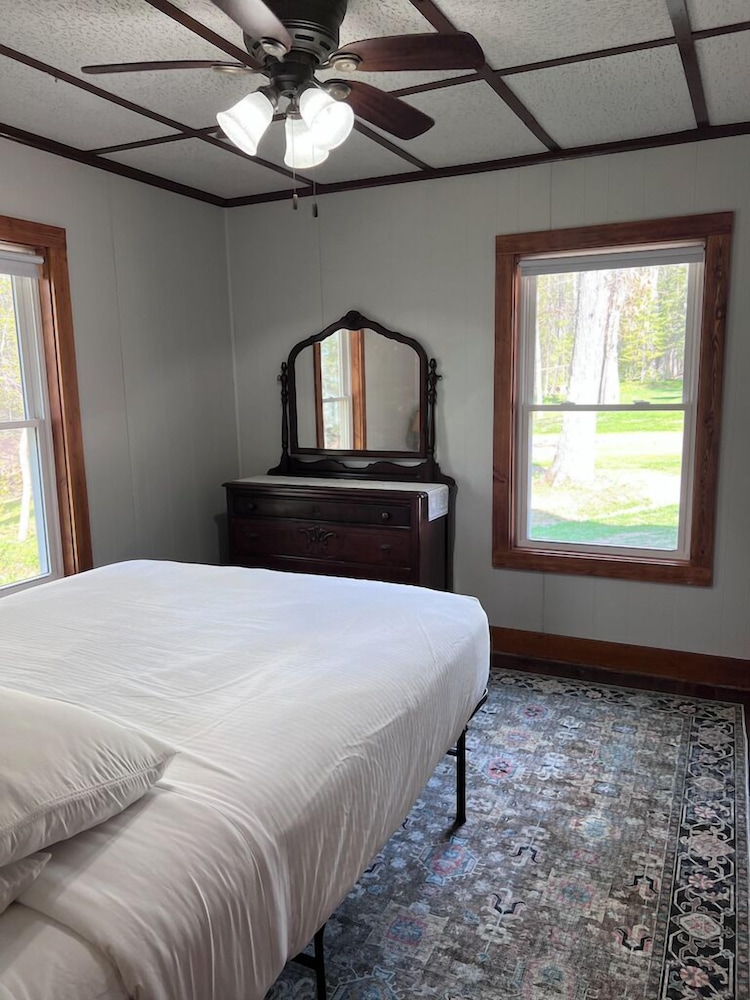 2 Bedrooms, Family, Cottage, 2 Queen Beds, Lake Side, Garden View, Sofa