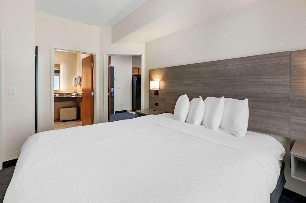 FAMILY, MULTIPLE BEDS