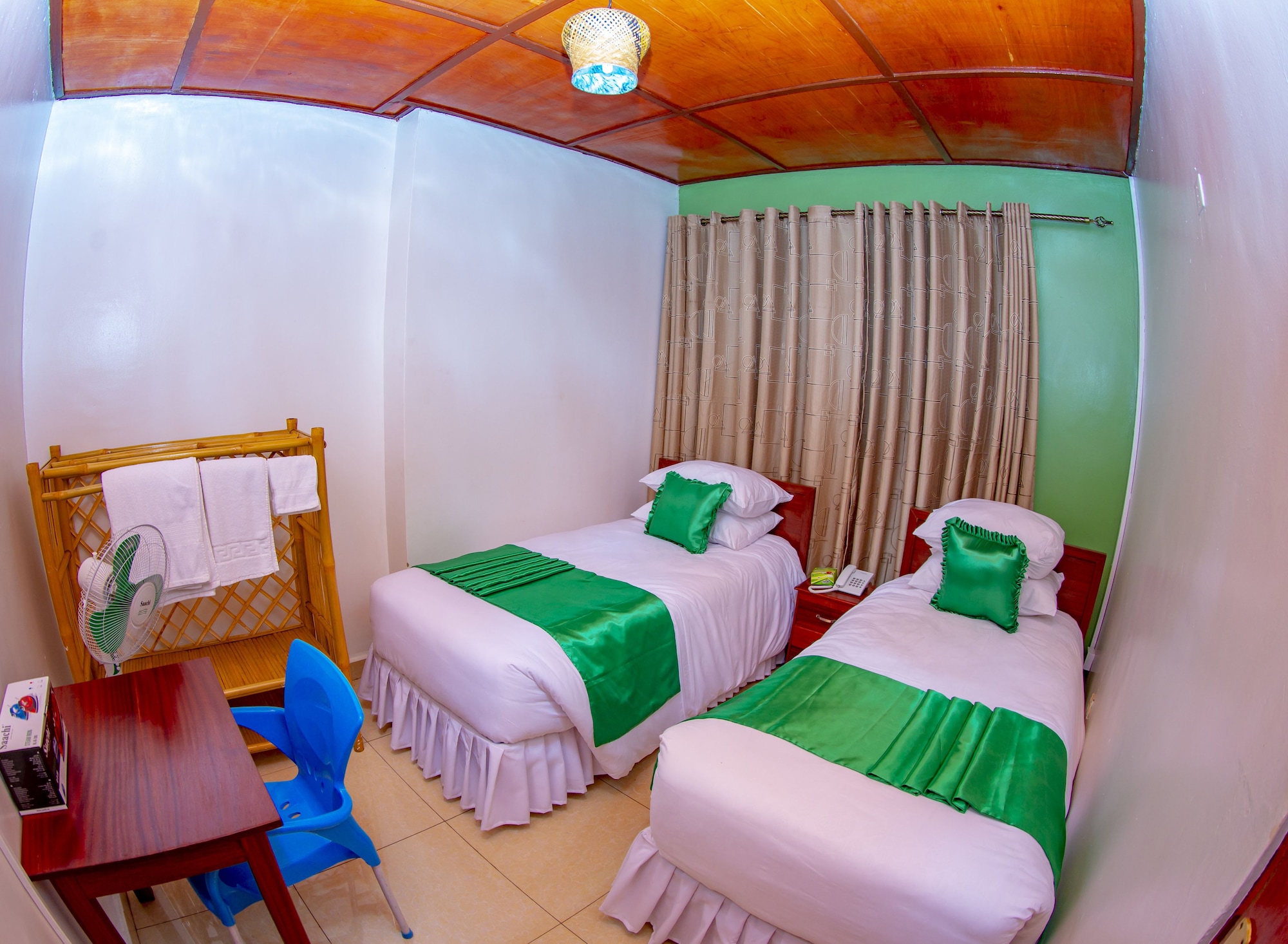 ROOM, TWIN BEDS