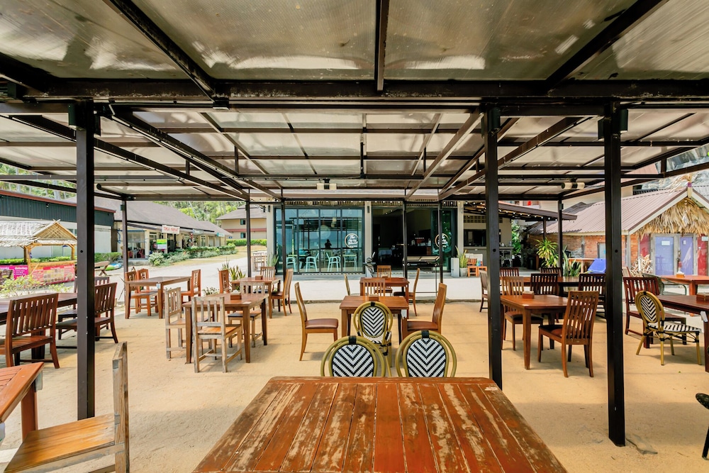 Tonsai Bay Resort 35/50