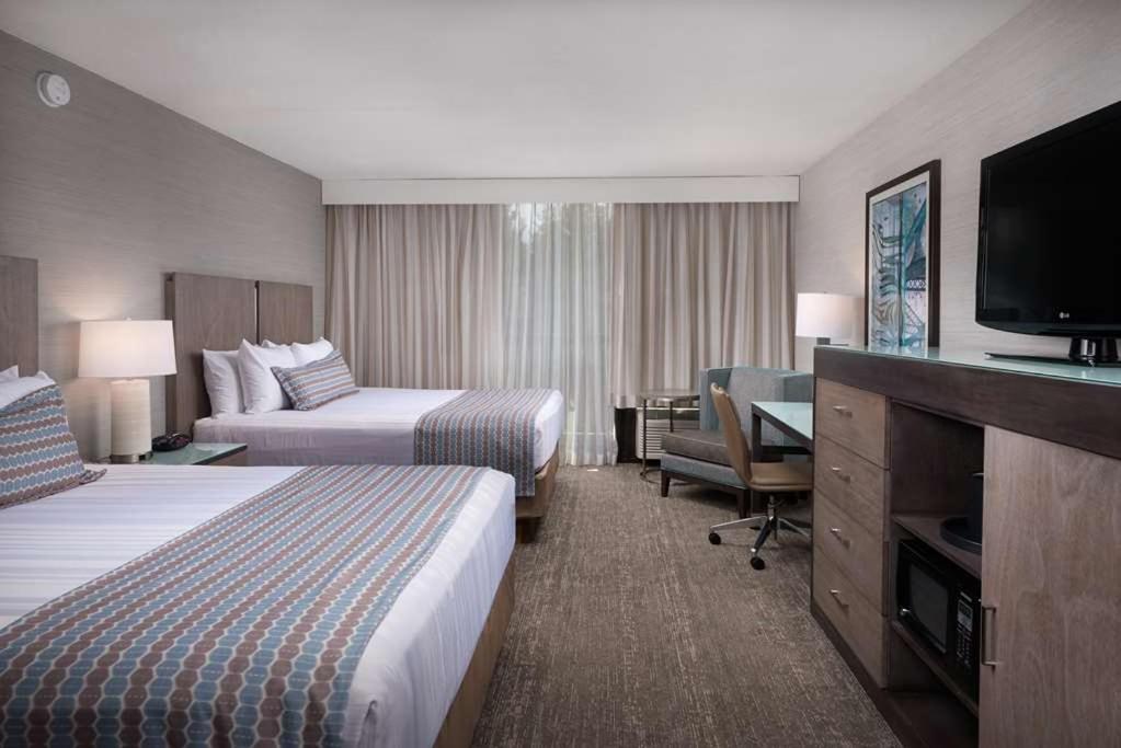 Room, 2 Queen Beds, Hillside View