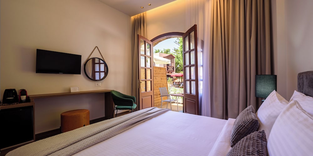Arthur Suites 24/60