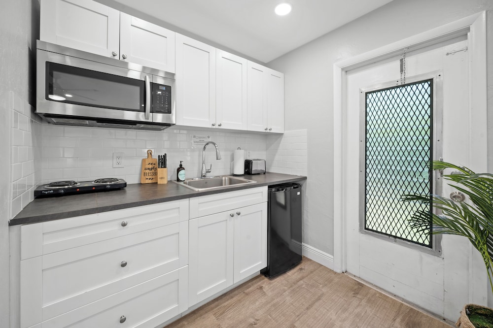Bayview Regency Apartments By Lowkl 9/50