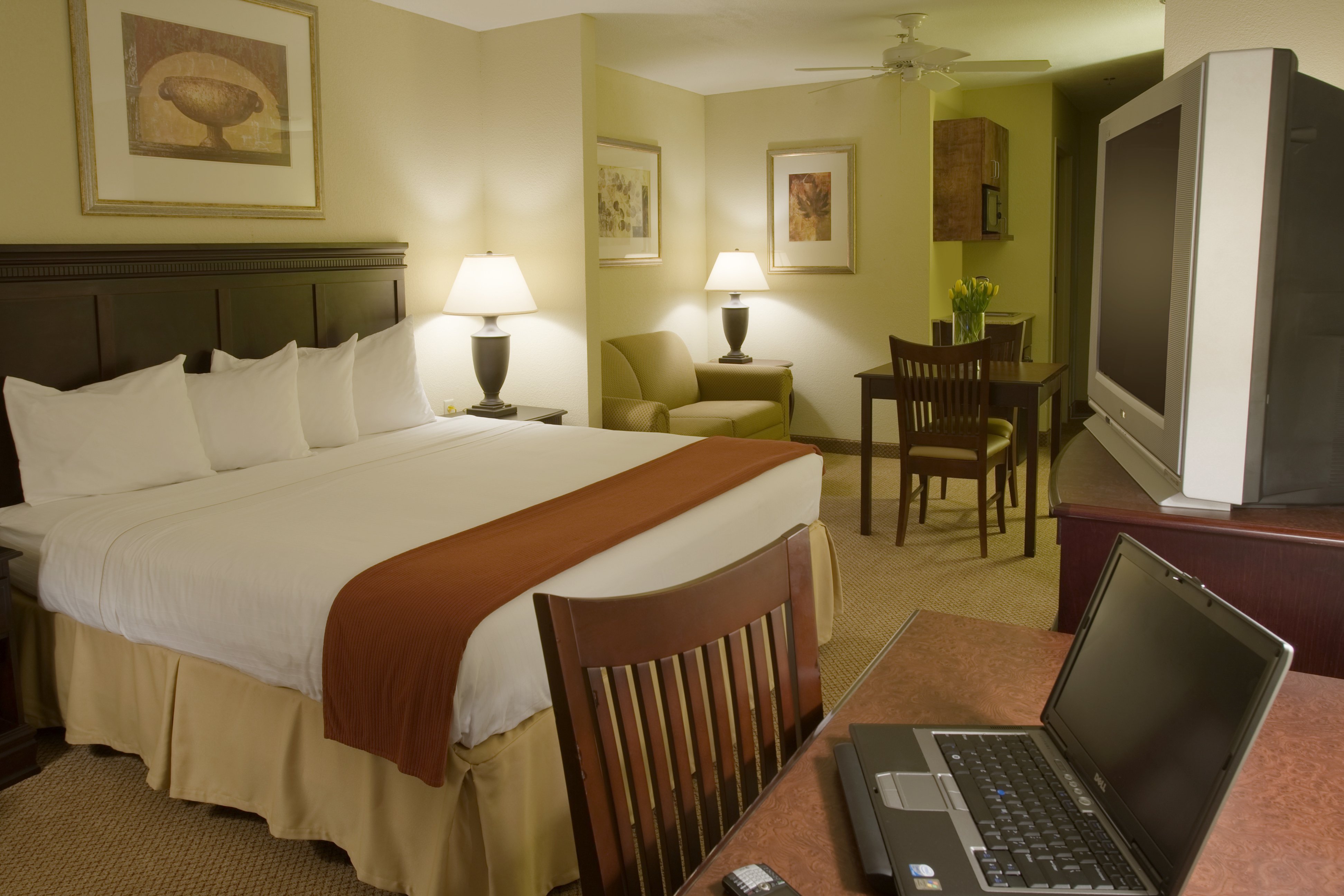 Holiday Inn Express and Suites Lucedale Hotel 20/76