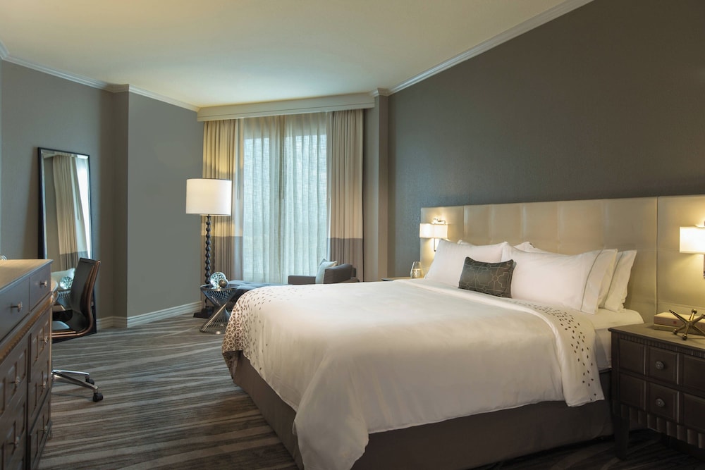 غرفة بسرير كينج لذوي الإعاقة، Renaissance Tampa International Plaza Hotel 2/4