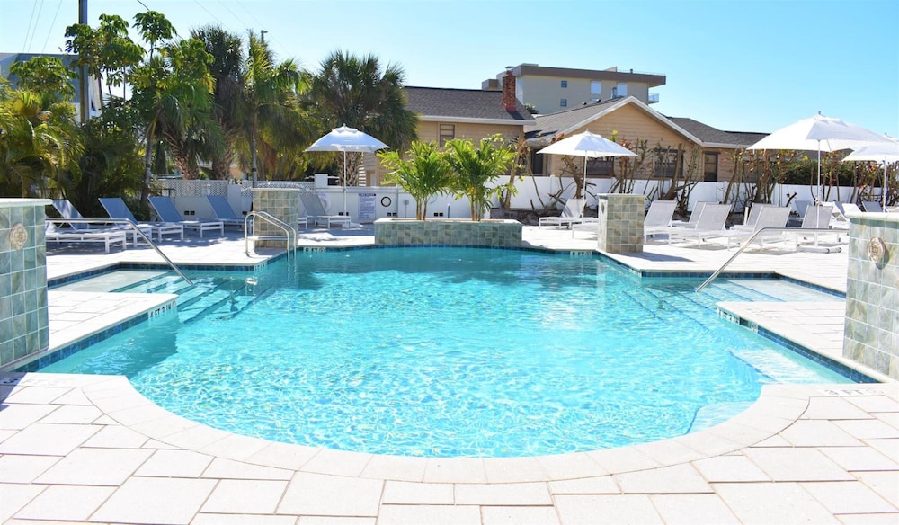 Barefoot Beach Hotel 6/70