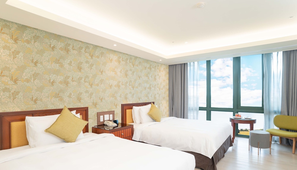 DELUXE, TWIN BEDS